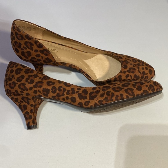 Naturalizer Leopard Print 2 inch Heels - Picture 4 of 11